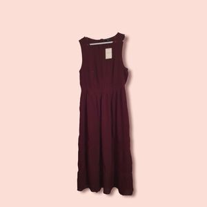 Maroon sleeveless maxi